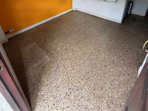 CASA - 3 AMB - COCHERA Y PATIO -  LOTE PROPIO SUP:  173 M2 -