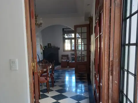 Casa en Alquiler con 2 cocheras
