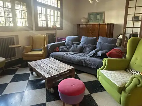 Casa en Alquiler con 2 cocheras