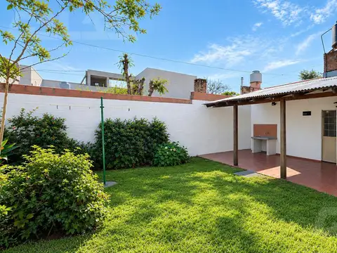CASA | 4 AMBIENTES | JARDÍN | 3 DORMITORIOS | GALERÍA | CASTELAR SUR