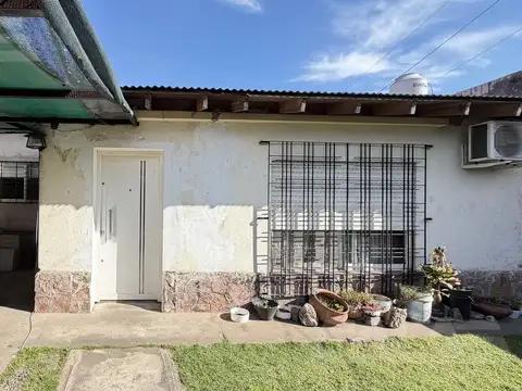 Casa 4 ambientes con 1 baño