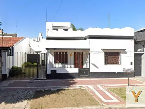 Casa en venta - 3 Dormitorios 1 Baño - Cochera - 164Mts2 - Tres de Febrero