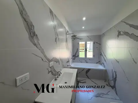 Casa 4 ambientes con 2 baños