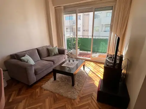 DEPARTAMENTO 2 AMBIENTES AL FRENTE CON BALCÓN - APTO PROFESIONAL
