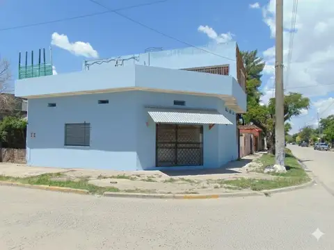 Casa con local comercial en San Miguel