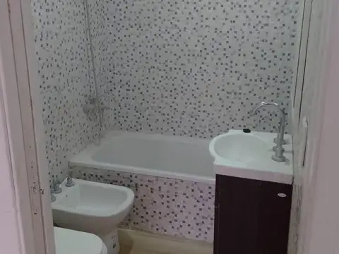 Departamento 8 ambientes con 2 baños