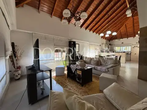 Casa en Venta con 4 cocheras