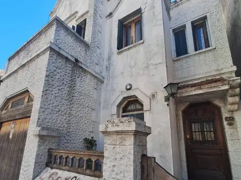 VENTA CASA CINCO AMBIENTES SAN MARTIN CENTRO