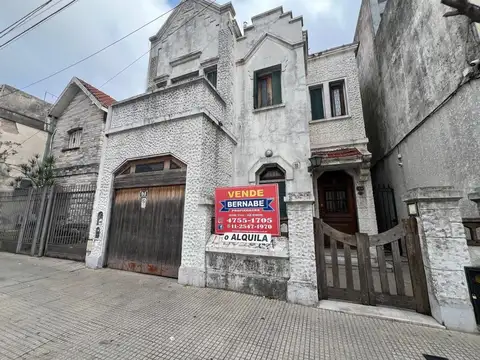 VENTA CASA CINCO AMBIENTES SAN MARTIN CENTRO