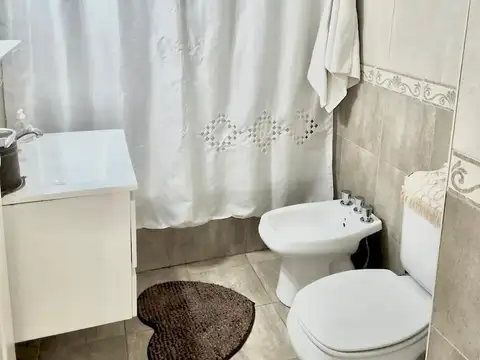 Alquiler temporario amplio monoambiente amoblado con SUM laundry y parrilla en San Cristobal