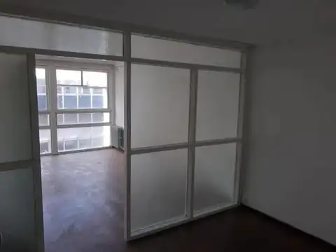 VENTA Oficina al frente en Galería Rosario San Martín 876 Rosario