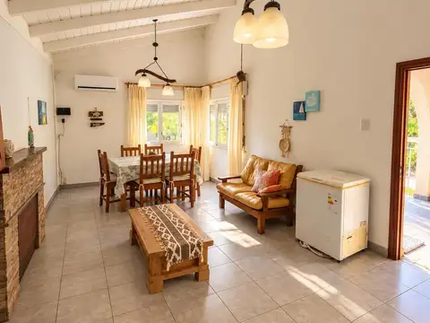 Casa 5 ambientes con 2 baños