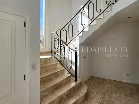 Casa en Alquiler con 5 cocheras