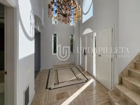 Casa 9 ambientes con 5 baños