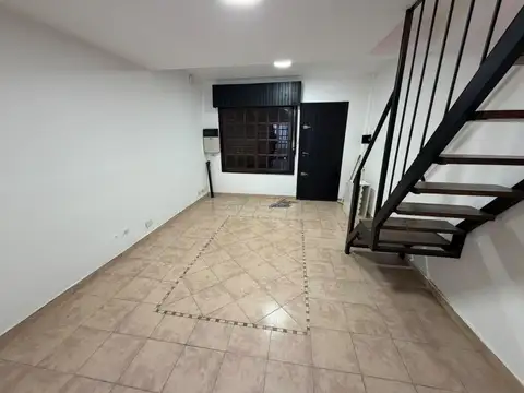 Depto Tipo Casa en Alquiler de 3 ambientes
