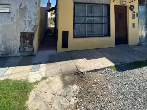 Departamento tipo casa en venta en Castelar Norte