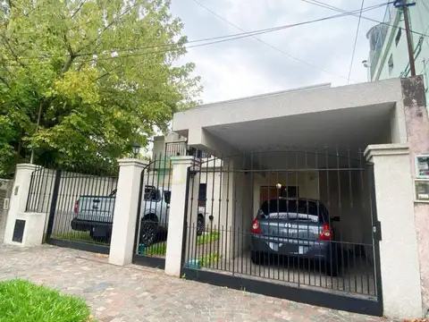 Venta - Casa - 4 dormitorios - Jose Leon Suarez