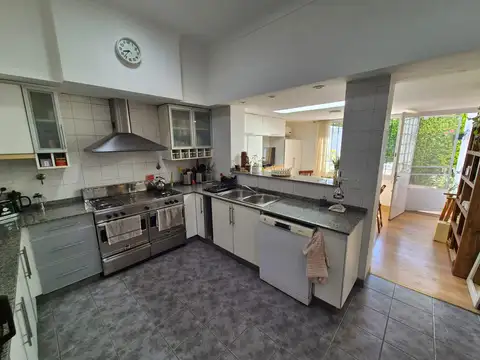 Casa 6 ambientes con 3 baños