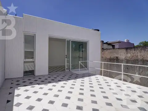 Venta PH 3 ambientes con patio y terraza Paternal