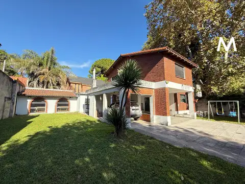 Toma prop. En parte de pago - Casa en venta de 6 ambientes - José León Suarez