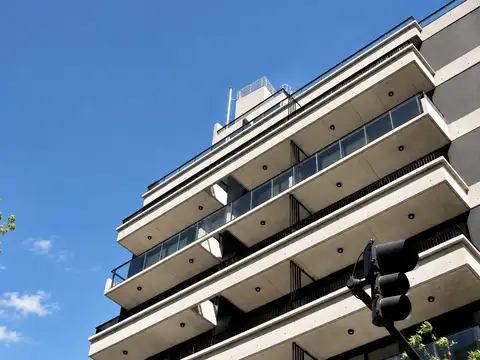 Monoambiente al frente con balcón | Unidad 504