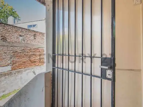Casa 2 ambientes con 1 baño