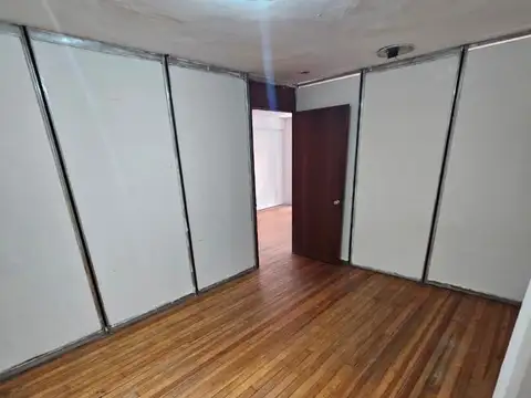 Oficina 7 ambientes con 1 baño