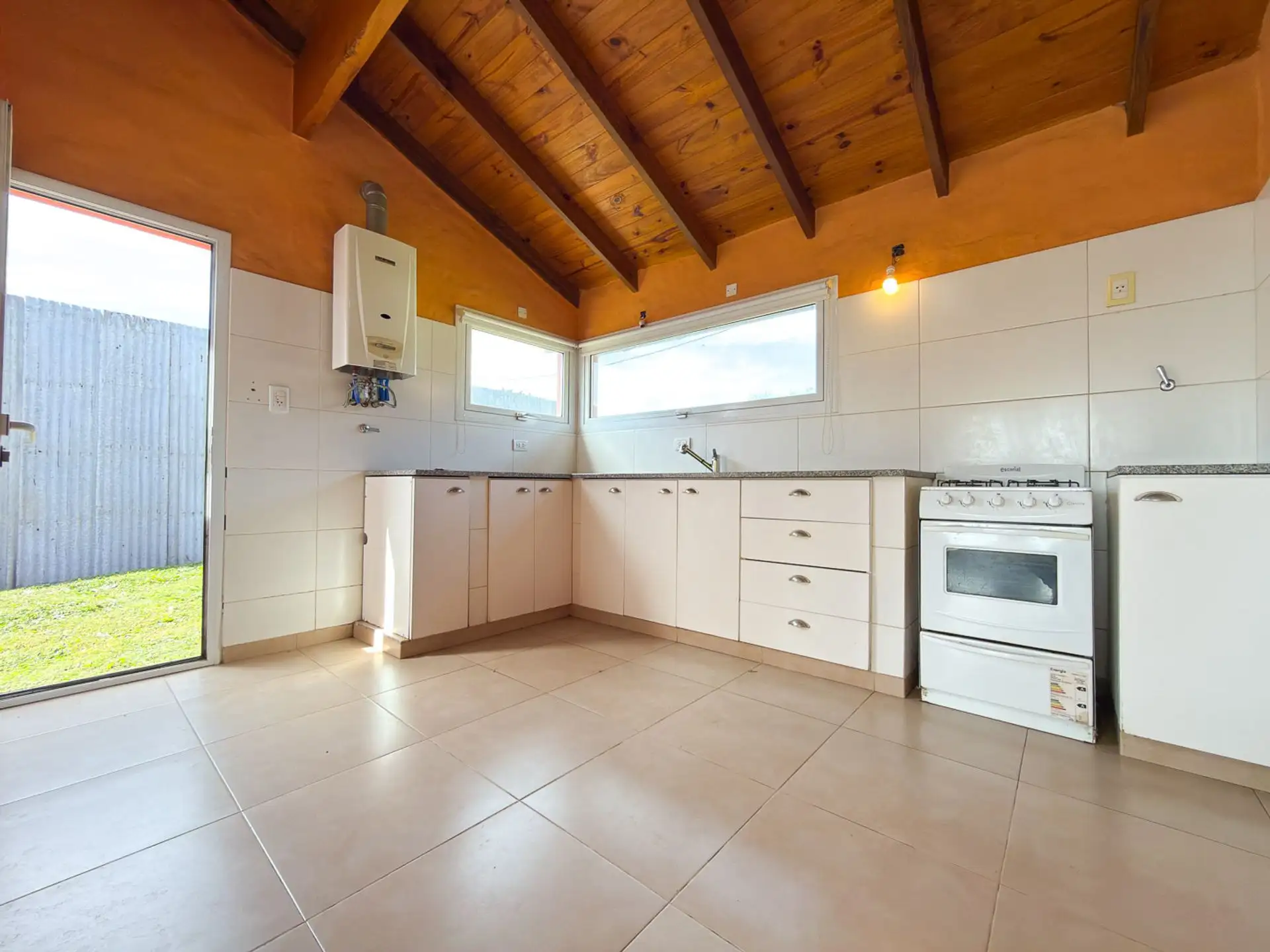 VENTA CASA TANDIL - JARDIN y QUINCHO