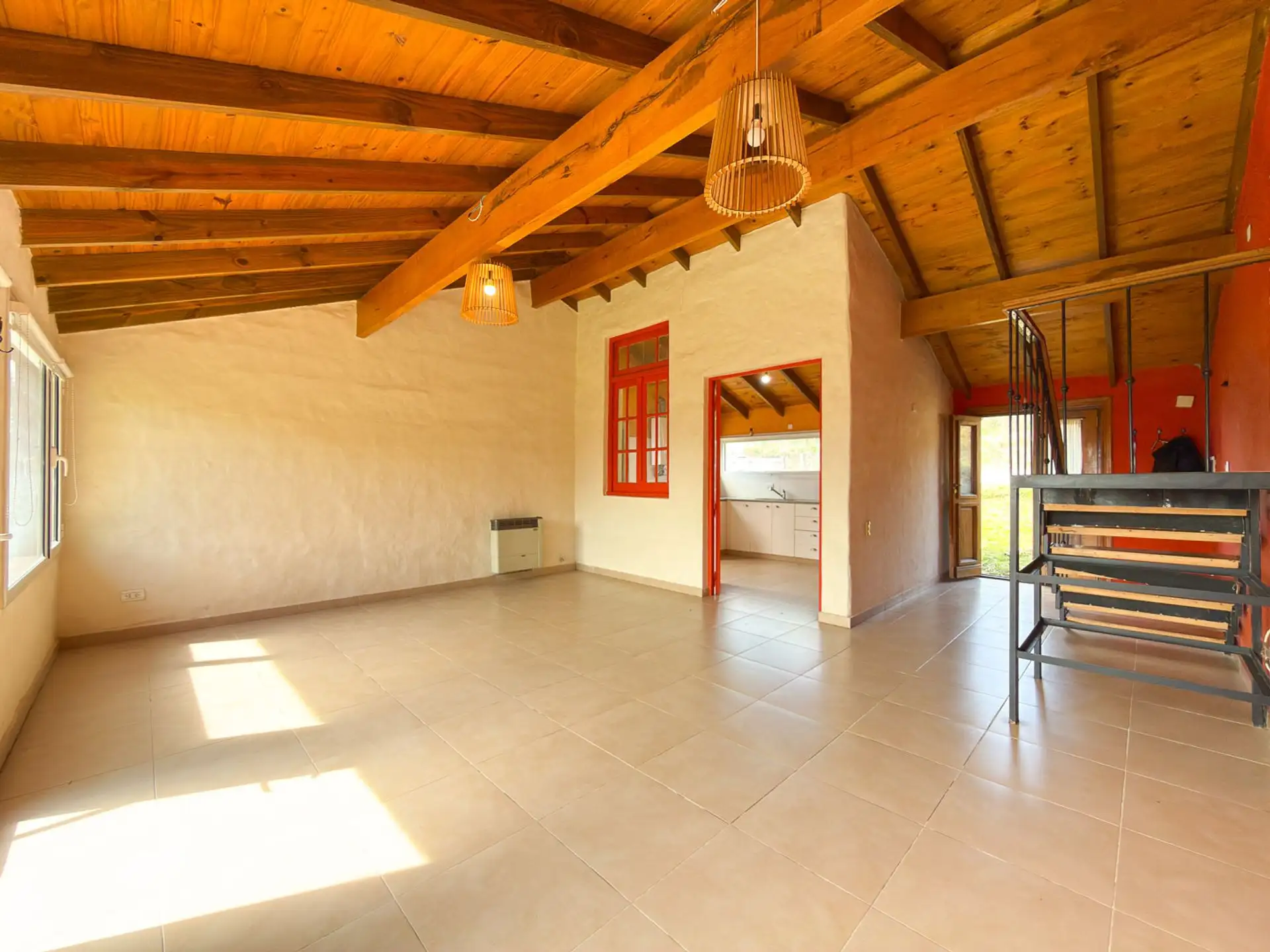 VENTA CASA TANDIL - JARDIN y QUINCHO