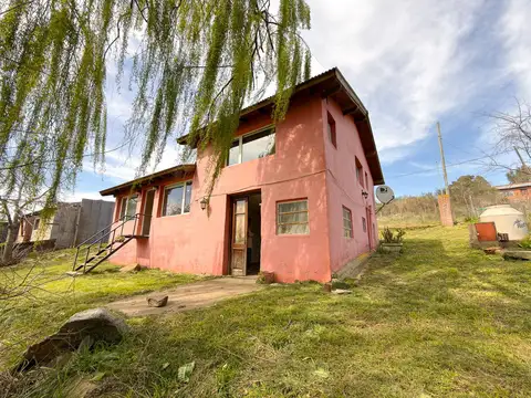 VENTA CASA TANDIL - JARDIN y QUINCHO