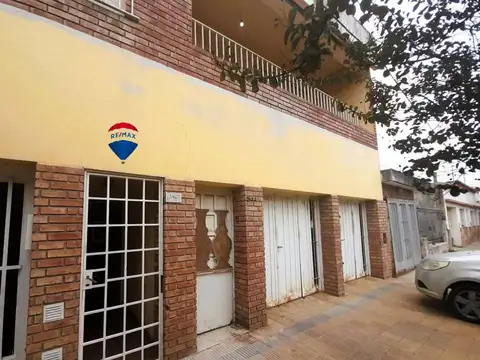 Casa PH Venta General Bustos 2 Dormitorios Cochera