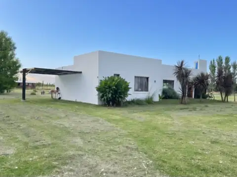 Casa 3 ambientes con 2 baños