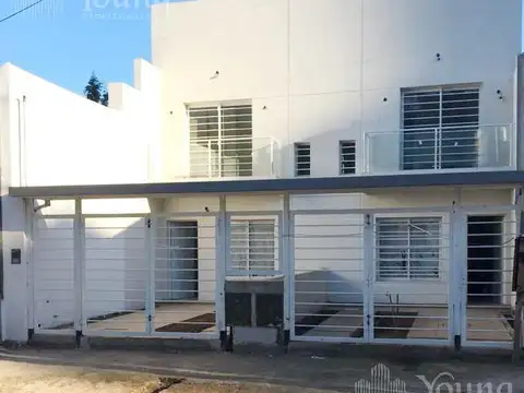 Duplex de 3 ambientes con cochera en venta en Remedios de Escalada