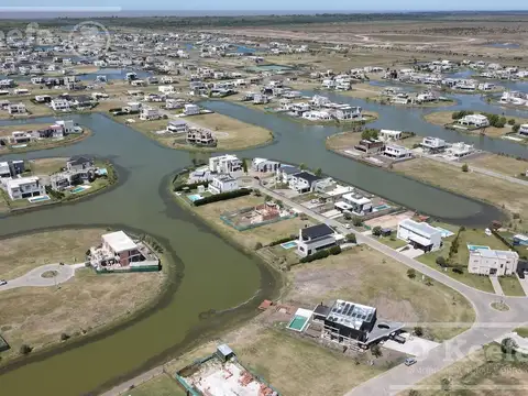 Lote con fondo a laguna en Sebastian Gaboto
