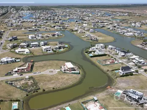 Terreno en Venta Fondo a la Laguna en barrio cerrado Gaboto Guillermo Hudson, Pueblos del Plata