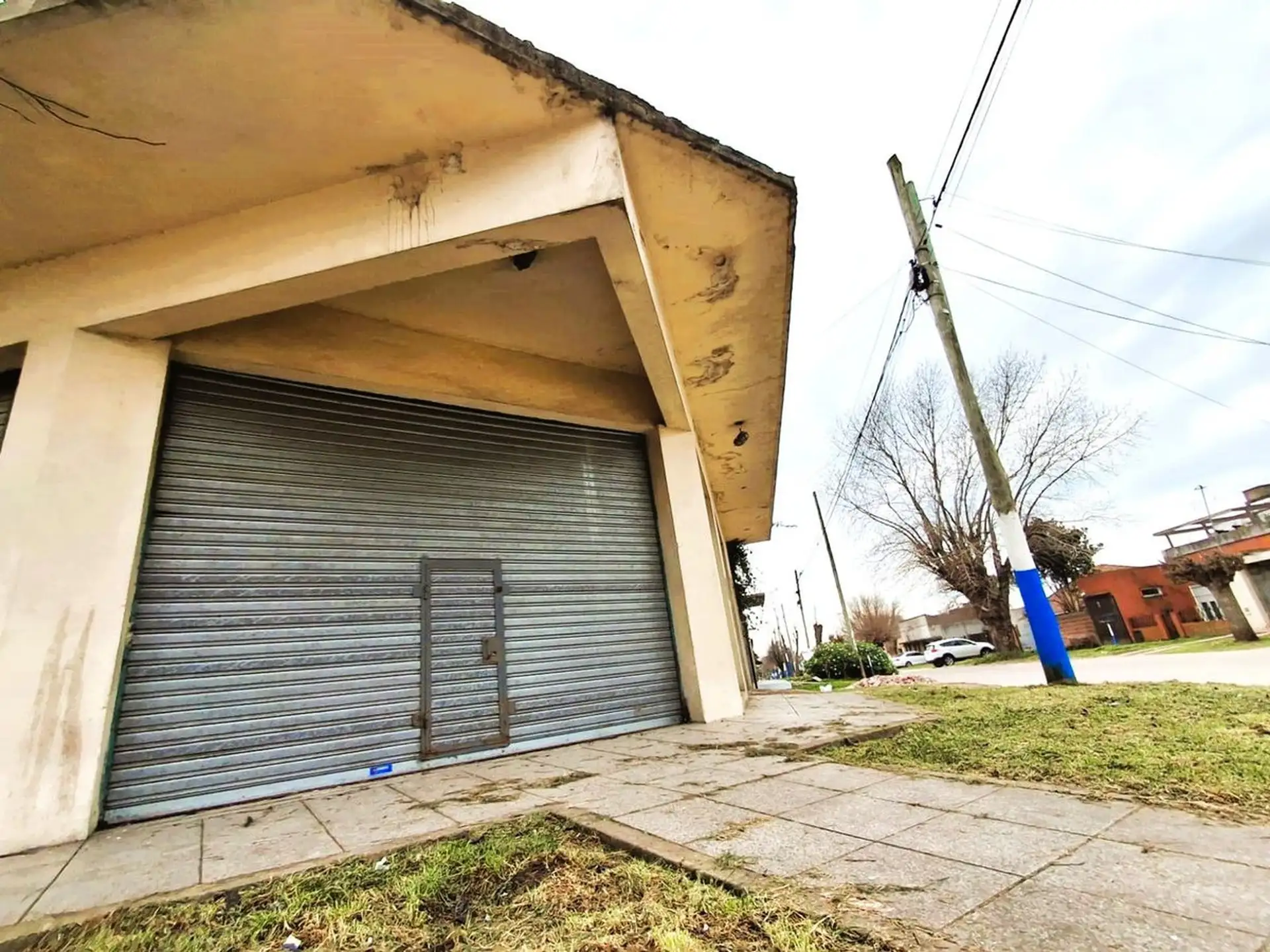 VENTA CASA 3 AMB + 2 LOCALES EN BLOK F. SANCHEZ