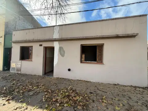 VENTA DE CASA EN EXCELENTE UBICACIÓN - MERCEDES B