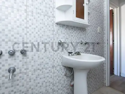 47 e/ 2 y 3 300, Piso 8