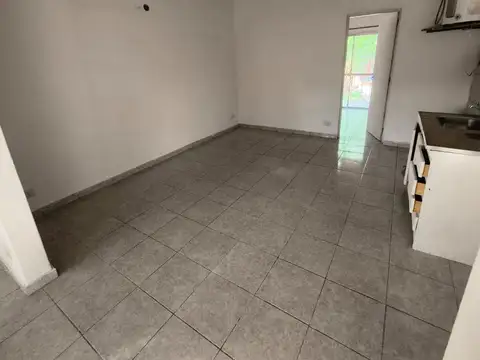 Casa 9 ambientes con 4 baños