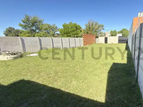 Terreno en venta. Muy buena zona. Cerrado con conexiones listas. VENADO TUERTO.