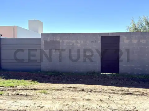 Terreno en venta. Muy buena zona. Cerrado con conexiones listas. VENADO TUERTO.