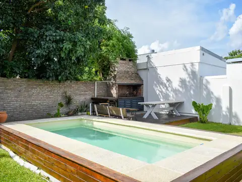 Venta Casa 3 dormitorios con jardín, pileta y parrillero en Alberdi
