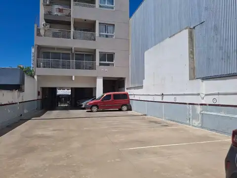 Cochera en venta Banfield Este centro