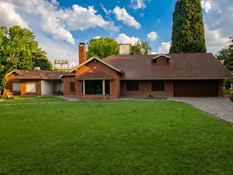 Casa Quinta de 8780 m² C/ Piscina, Cancha de Tenis y Quincho - Longchamps