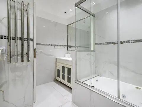 Casa en Alquiler con 1 cochera