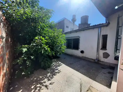 Venta PH al fondo 3 ambientes A Modernizar
