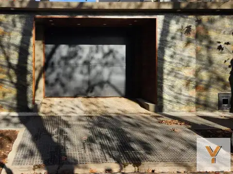 La Rosa e/ Leonardo Rosales y Plaza Azopardo