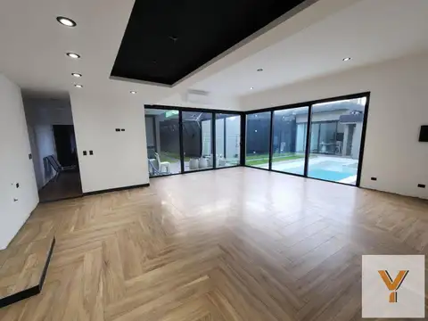 Casa en venta - 3 Dormitorios 4 Baños - Almirante Brown