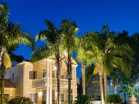 EXCELENTE Y MODERNA CASA 4 AMB CON PISCINA. ESCUCHA OFERTA.