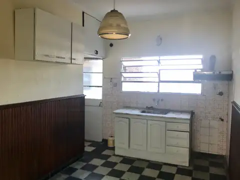 Av. Espora N°2935 e/ R. Rojas